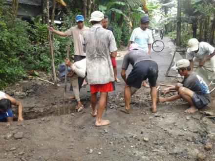 Perbaikan Saluran Pembuangan Saluran Air Hujan Dusun Selogedong