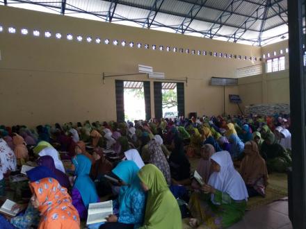 Pengajian Muslimat NU di Balai Desa Argodadi