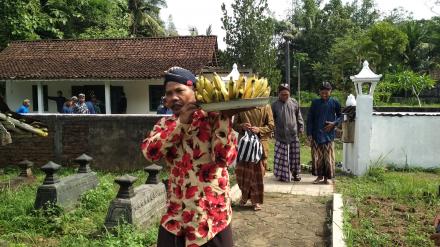 Ziarah Kubur Mengawali Kegiatan Hari Jadi Desa Argodadi ke 72