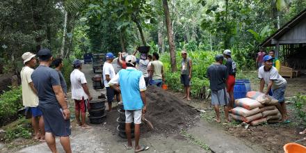 Pengecoran Jalan dan Rampas-Rampas di Dusun Selogedong