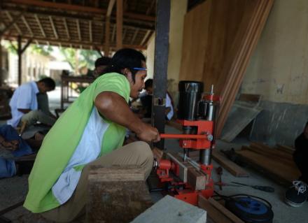 Praktek Pertama Peserta Kursus Pertukangan dari BLK