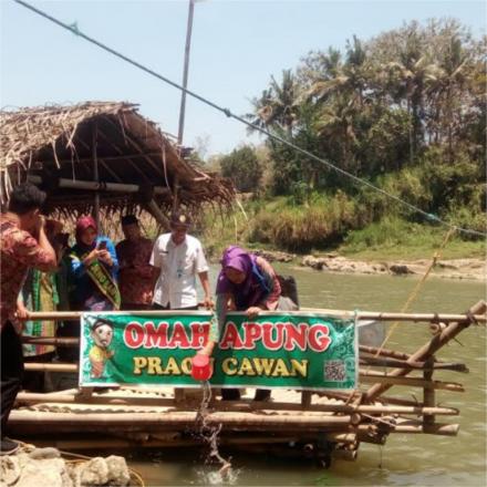 Tim Evalusi PKK Tebar Benih Ikan dan Tanam Pohon di Praon Cawan