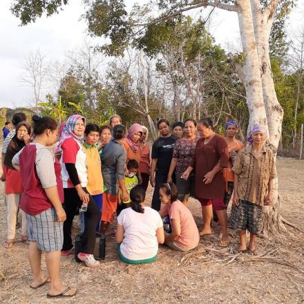 Senam Lansia dan Pralansia Dusun Cawan