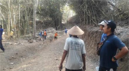 Warga Sungapan Gotong Royong Bangun Jalan