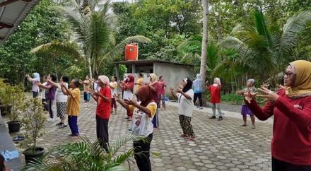 Lansia dan Pralansia Sukoharjo Senam Sehat