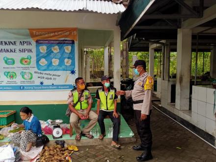 Monitoring Masker, Bhabinkamtibmas Temui Warga Tak Patuhi Prokes