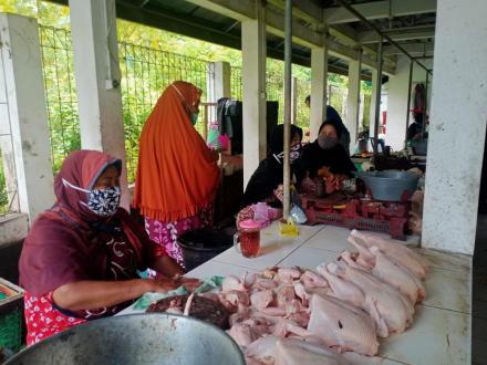 Monitoring Masker, Bhabinkamtibmas Argodadi Masih Temui Pelanggaran