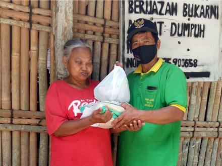 Kelompok Difabel Sedayu Pinilih Bagikan Sembako