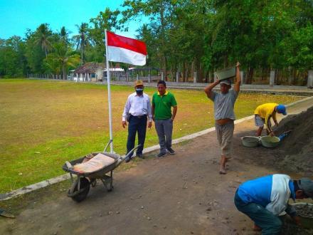 Lurah Argodadi Tinjau Padat Karya Sungapan Dukuh