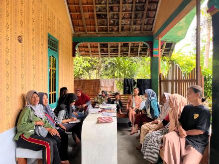 Komitmen Isu Sampah KKN UNY Brongkol Menginisiasi Pembentukan Bank Sampah