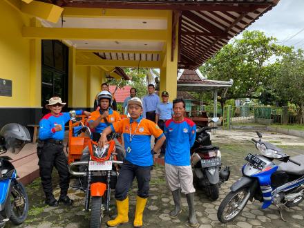 KSB Trengginas Menyalurkan Bantuan Warga Terdampak Pohon Tumbang